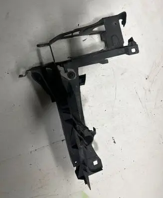 Headlight/headlamp mounting bracket