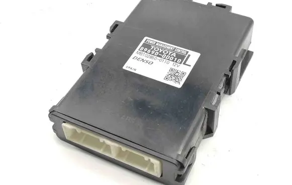 Toyota Yaris Other devices 896900D010
