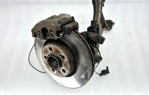 Volvo V70 Front wheel hub spindle knuckle 9461944