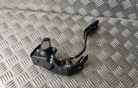 Toyota Avensis T250 Accelerator throttle pedal 8928152021 1983003041