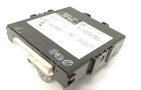 Toyota Auris 150 Door central lock control unit/module 8999002010 MB2325002333