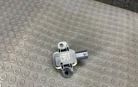 Mercedes-Benz GL X166 Airbag deployment crash/impact sensor A1668210351