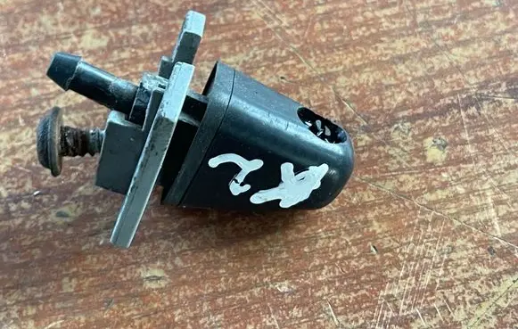 Headlight washer spray nozzle