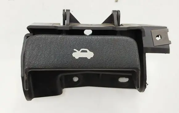 Engine bonnet (hood) release handle