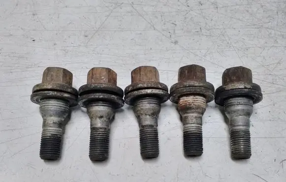 Nuts/bolts