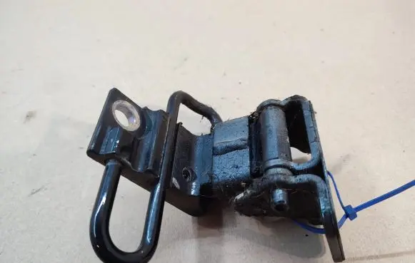 Audi Q7 4L Rear door lower hinge 4L0833412A