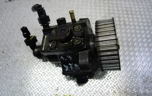 Fiat Croma Fuel injection high pressure pump 0445010130