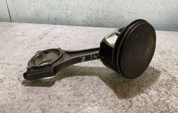 Dodge Challenger Piston with connecting rod
