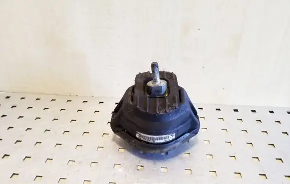 BMW 5 E60 E61 Engine mount bracket 677462001