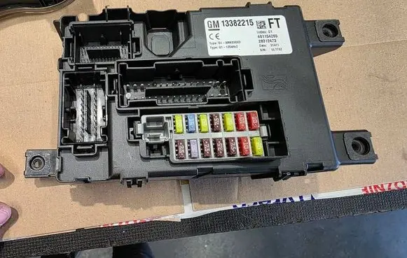 Opel Corsa D Fuse box set 13382215