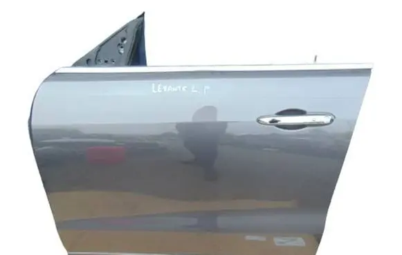 Maserati Levante Front door