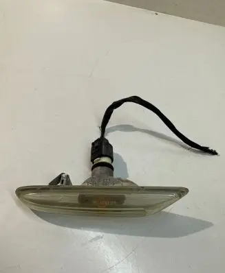 BMW 5 E60 E61 Front fender indicator light 7165742