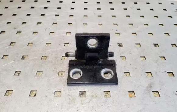 Volvo XC70 Rear door lower hinge