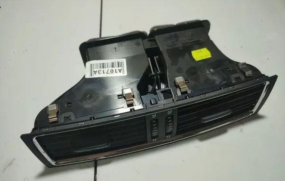 Skoda Superb B6 (3T) Dash center air vent grill 3T0820951
