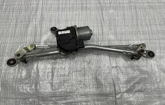 Maserati GranTurismo Front wiper linkage 6701746880