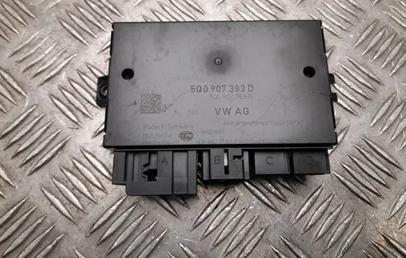 Volkswagen PASSAT B8 Tow bar trailer control unit/module 5Q0907383D