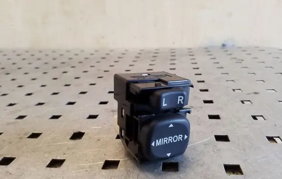 Toyota Corolla E120 E130 Wing mirror switch 183574