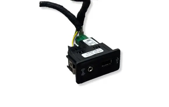 Volkswagen Golf Sportsvan USB socket connector 5Q0035726E 5Q0035726F 5Q0035222E
