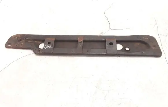 Radiator mount bracket