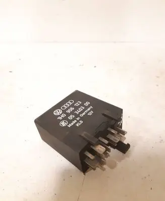 Volkswagen Golf III Other relay 1H0906123