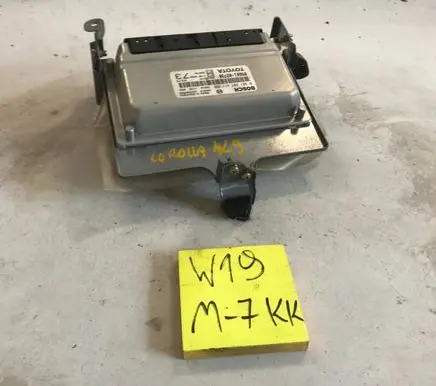 Toyota Corolla E120 E130 Engine control unit/module 8966102730 061207411
