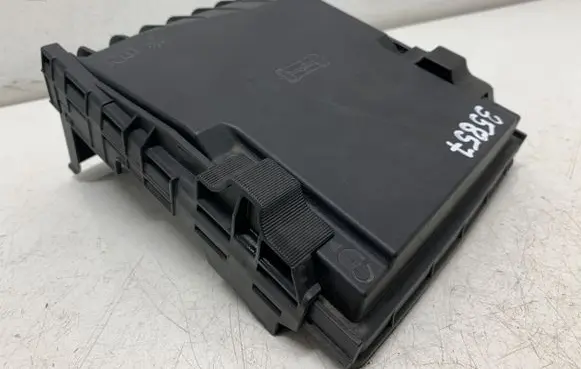 Volkswagen Golf VI Fuse box cover 1K0937132F