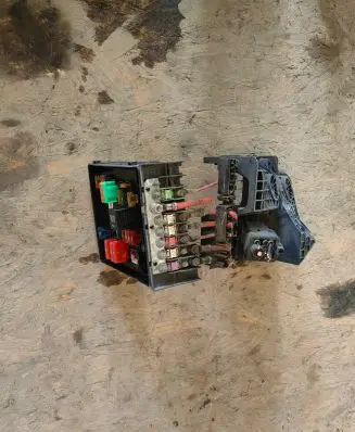 Volkswagen Golf V Fuse module 1K0937132F