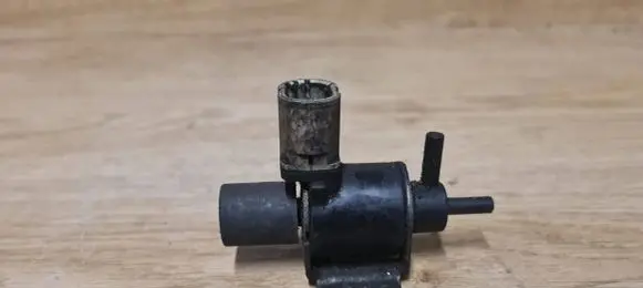 Volvo S40, V40 Turbo solenoid valve 77008755012