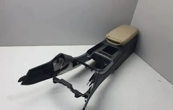 Lexus IS 220D-250-350 Armrest