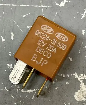 KIA Sorento Other relay 952243E500 DLC0 12V20A