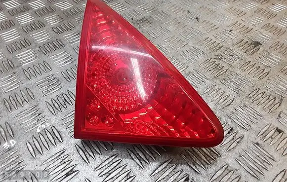 Tailgate rear/tail lights