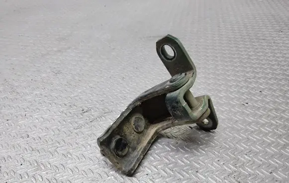 Suzuki Grand Vitara II Rear door lower hinge