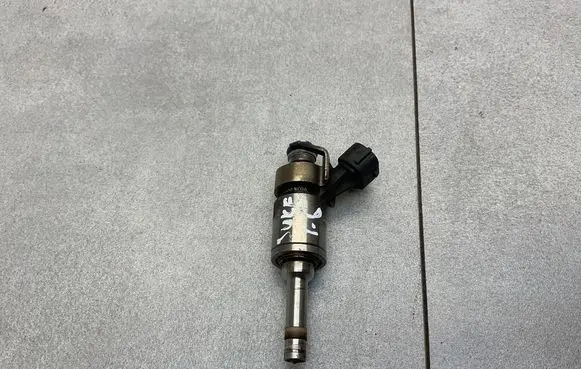 Nissan Juke I F15 Fuel injector 166001KC0A
