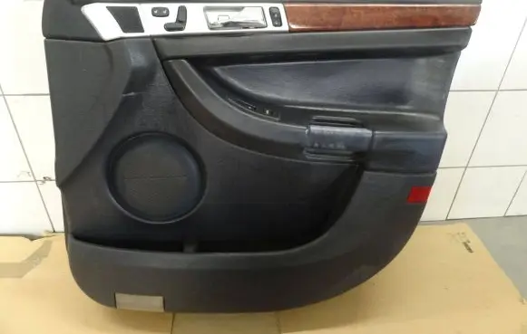 Chrysler Pacifica Front door card panel trim