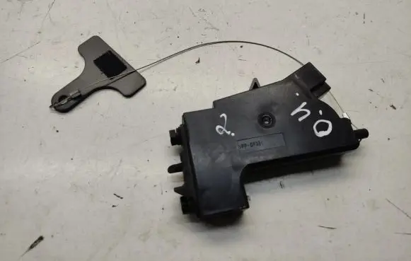 Fuel tank cap lock