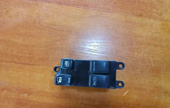 Nissan Almera N16 Electric window control switch