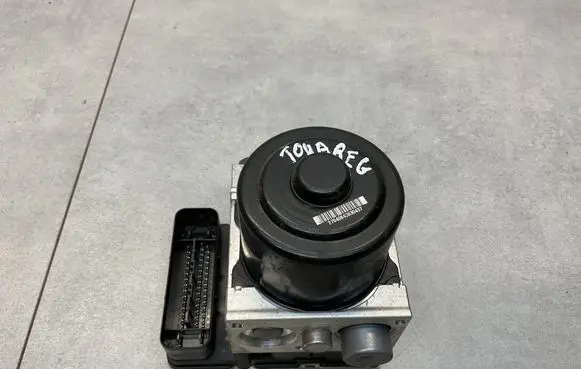 Volkswagen Touareg II ABS Pump 7P0907379P 7P0614517P
