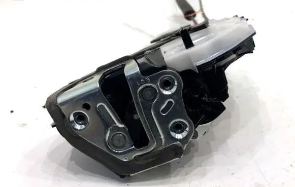 Toyota Camry VIII XV70 Rear door lock