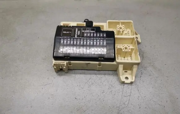 Jaguar S-Type Fuse module 4R8T14A067AB
