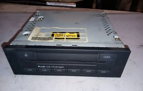 Audi A4 S4 B6 8E 8H CD/DVD changer 8E0035111 CXCA1090L AU25Z4B7052719