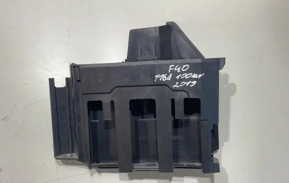 BMW 1 F40 Engine control unit holder 8581370