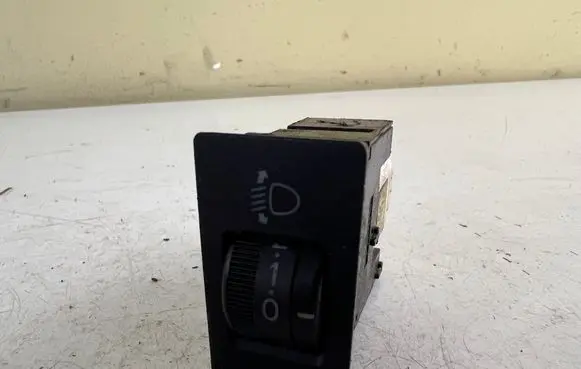 Toyota RAV 4 (XA20) Headlight level height control switch
