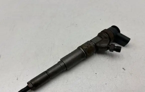 BMW 5 E60 E61 Fuel injector 7794435 0445110209