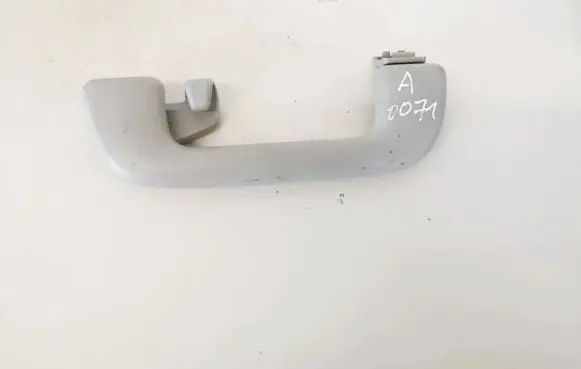 Toyota Avensis T270 Rear interior roof grab handle l1020373