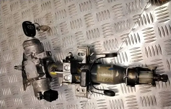 Toyota Avensis T250 Ignition lock 450200504