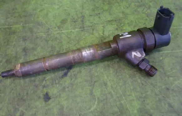 Fiat Punto (188) Fuel injector