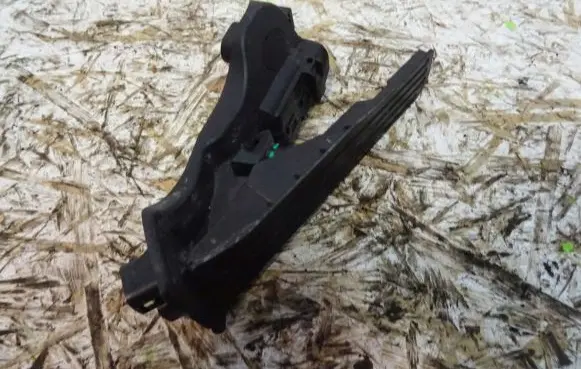 Volkswagen PASSAT CC Accelerator throttle pedal 1K1723503L