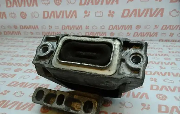 Audi TT TTS Mk2 Engine mount bracket 8J0199262