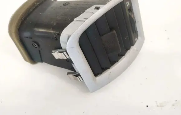 Skoda Fabia Mk2 (5J) Dash center air vent grill 5j0819701