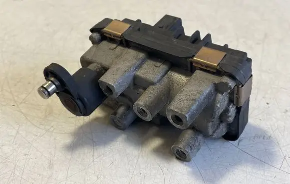 BMW X3 F25 Turbine electric control actuator 4933519410 6NW01043004